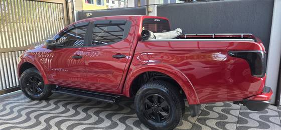 MITSUBISHI L200 TRITON 2.4 16V TURBO DIESEL SPORT HPE-S CD 4P 4X4 AUTOMÁTICO MITSUBISHI L200 TRITON 2.4 16V TURBO DIESEL SPORT HPE-S CD 4P 4X4 AUTOMÁTICO